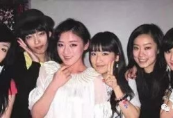 闺蜜娱乐圈吃瓜小说,闺蜜间的秘密瓜田